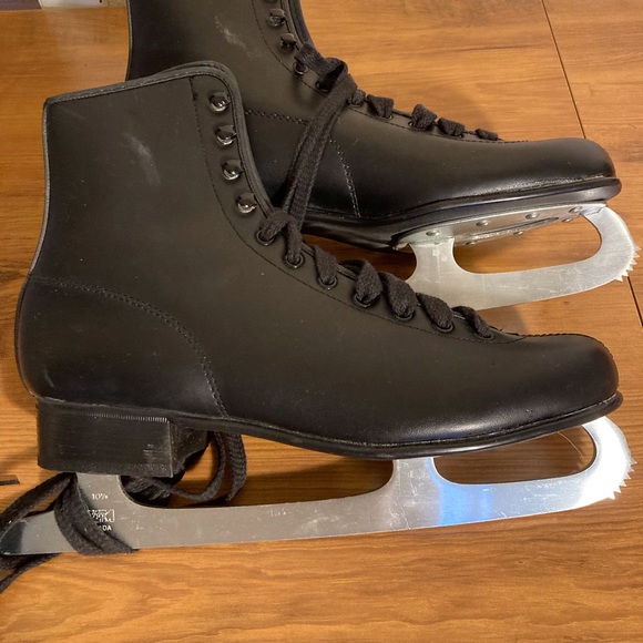 SLM Other - Ladies Size 8 ice skates, used 1 VERY short time